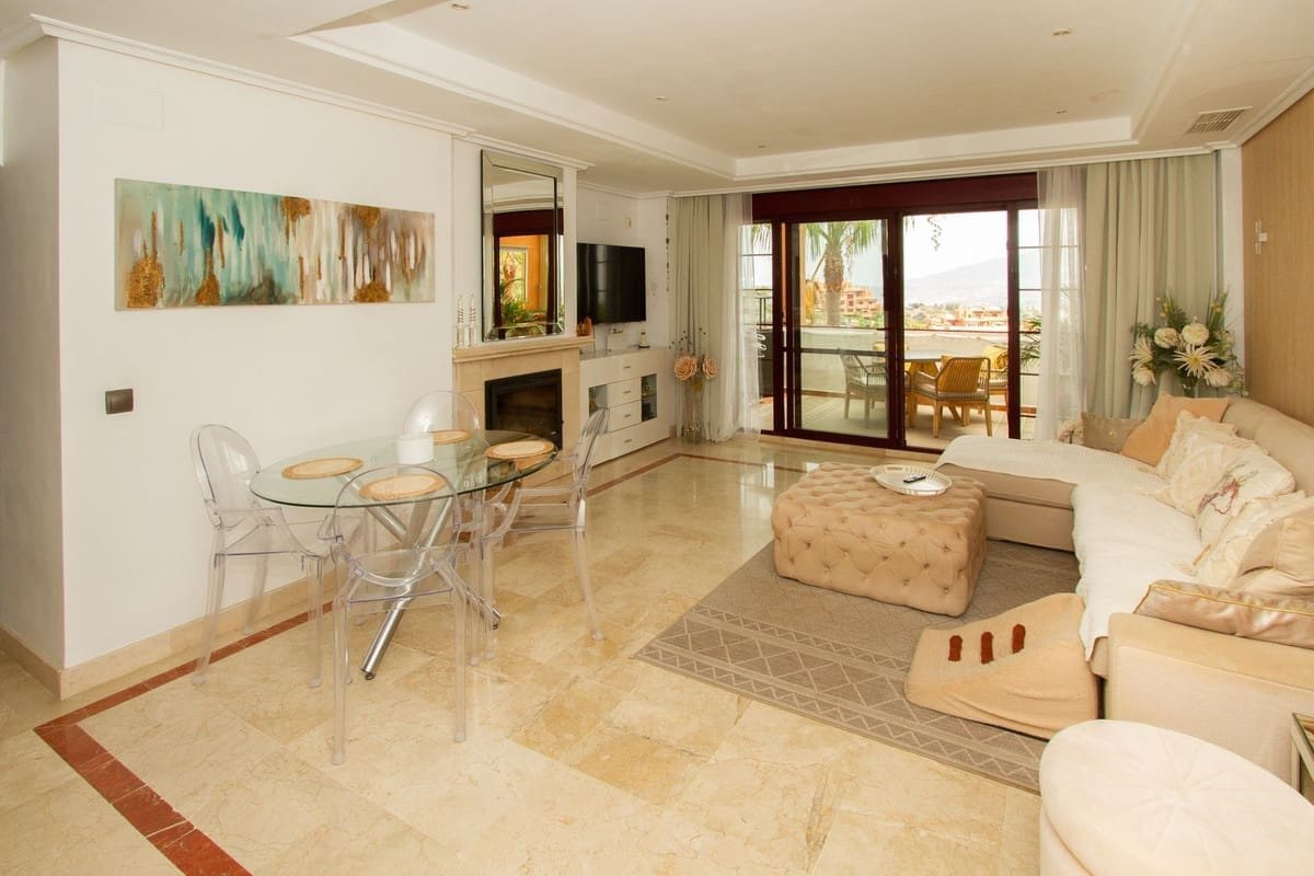Dwupoziomowy penthouse w La Mairena